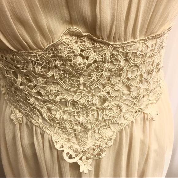 Suzy Shier - Floaty Lace Dress in Antiqued Ivory - Size M - Picture 4 of 11